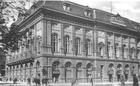 Nie istniejący gmach filharmonii wybudowany w latach 1883-1884 w stylu włoskiego renesansu, u zbiegu ulic Matejki i Małopolskiej. (1934 r.)
